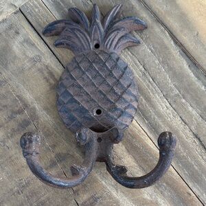 Rustic Pineapple Wall Hook